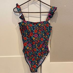 Summersalt one piece swimsuit. Size 6